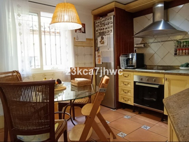 5 Bedrooms Townhouse in Estepona