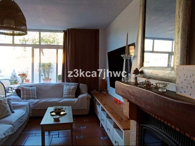 5 Bedrooms Townhouse in Estepona