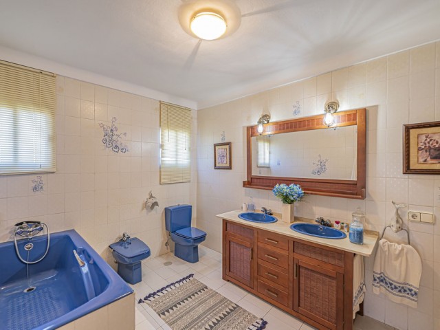 4 Bedrooms Villa in Marbella