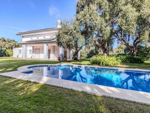 4 Bedrooms Villa in Sotogrande