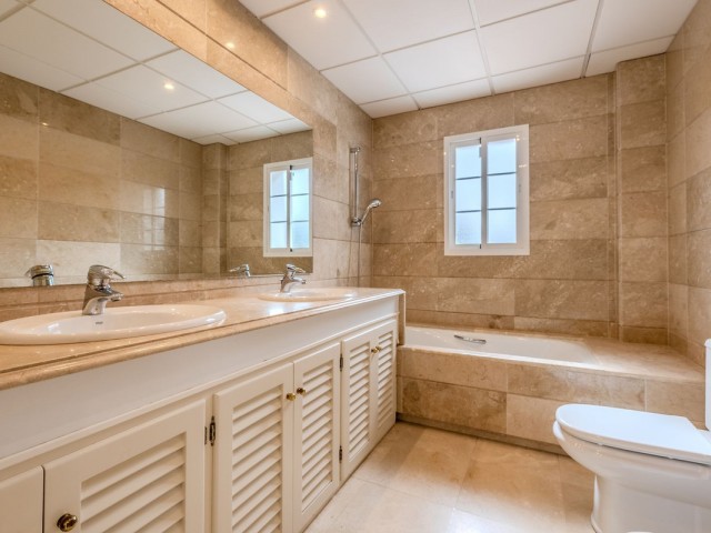 4 Bedrooms Villa in San Roque Club