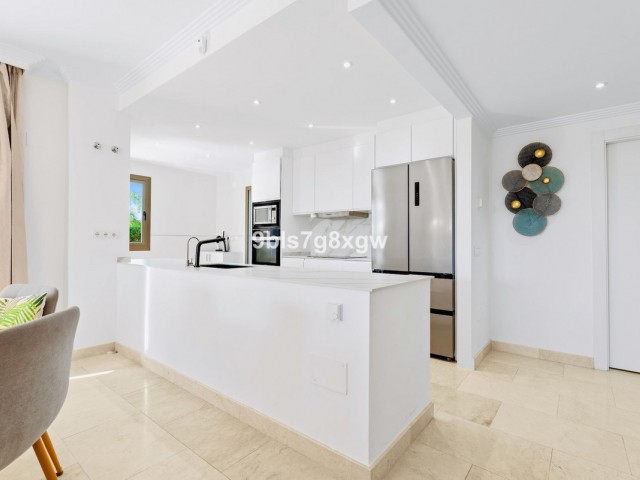 3 Bedrooms Apartment in Benahavís