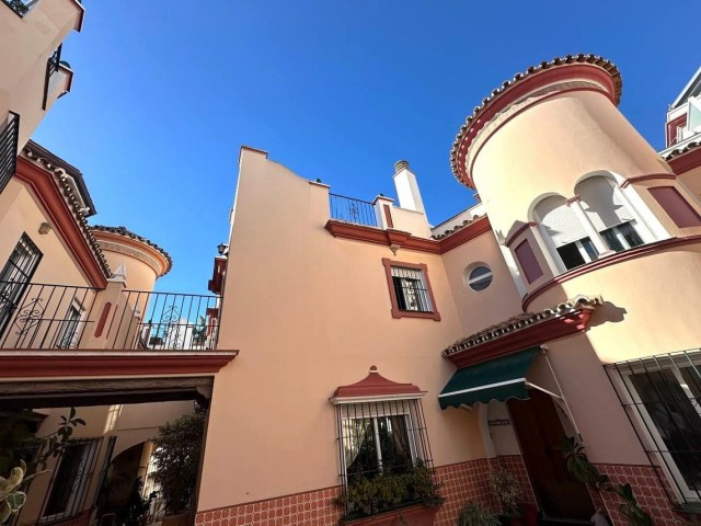 3 Bedrooms Townhouse in Estepona
