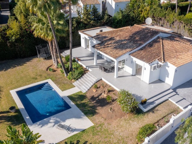 4 Bedrooms Villa in Estepona