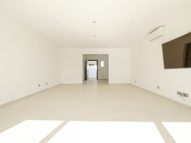 4 Bedrooms Villa in Estepona