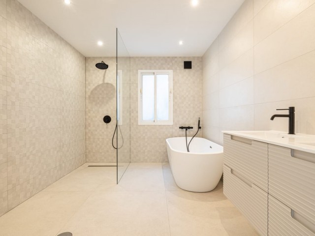 4 Bedrooms Villa in Estepona