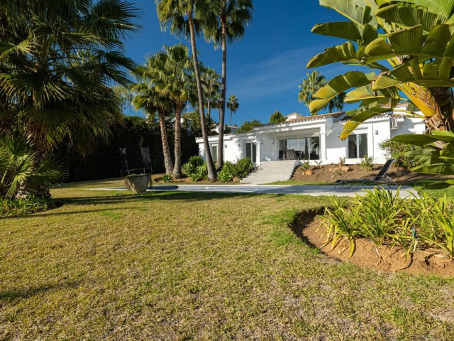 4 Bedrooms Villa in Estepona