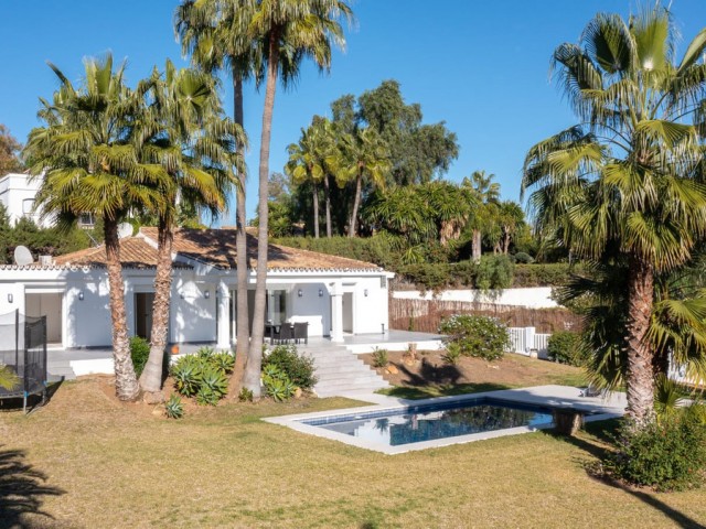 4 Bedrooms Villa in Estepona
