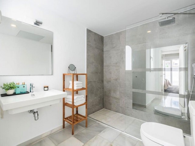 2 Bedrooms Apartment in Nueva Andalucía