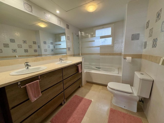 2 Bedrooms Apartment in Calahonda