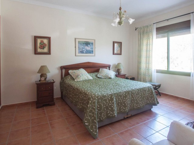 3 Bedrooms Villa in Estepona
