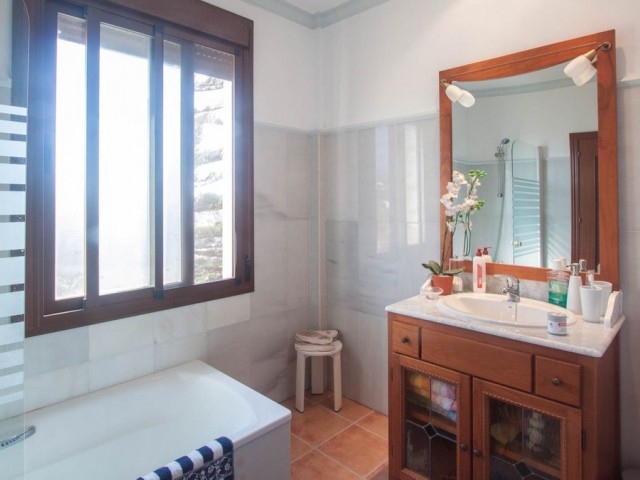 3 Soveroms Villa i Estepona