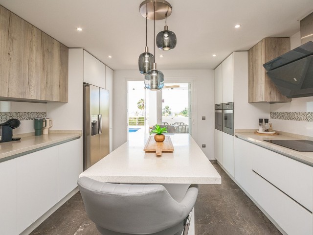 6 Bedrooms Villa in Estepona