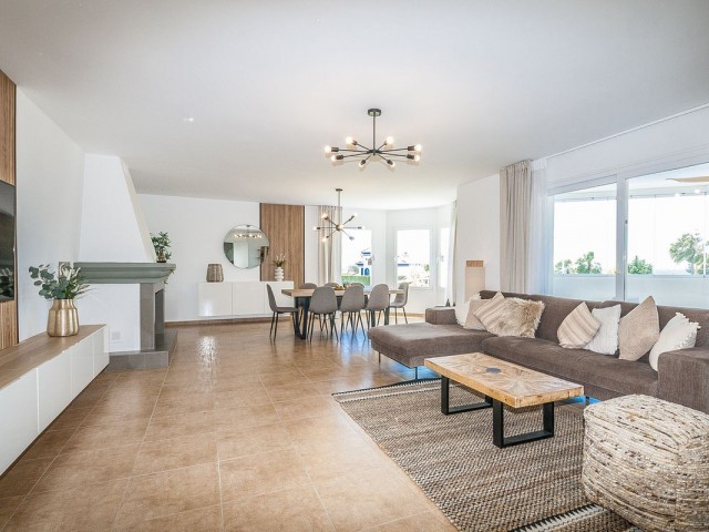 6 Bedrooms Villa in Estepona