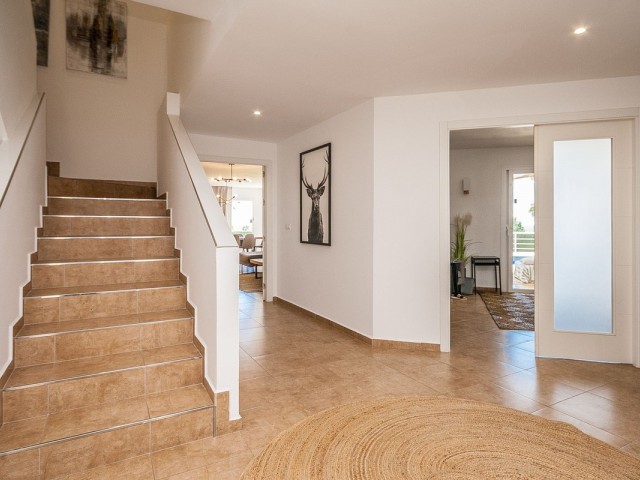 6 Bedrooms Villa in Estepona