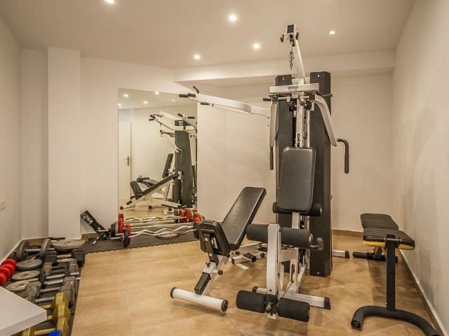 6 Bedrooms Villa in Estepona