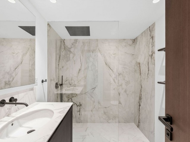 2 Bedrooms Apartment in Nueva Andalucía