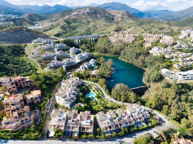 2 Bedrooms Apartment in Nueva Andalucía