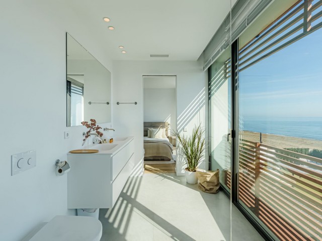 5 Makuuhuoneen Huvila New Golden Mile