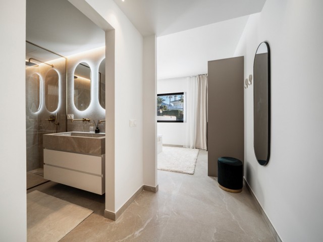 4 Bedrooms Townhouse in Nueva Andalucía