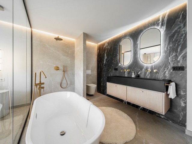 4 Bedrooms Townhouse in Nueva Andalucía