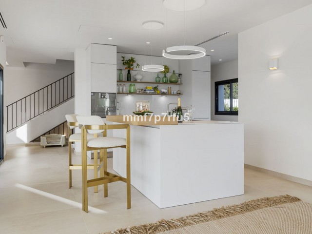 4 Bedrooms Villa in Marbella