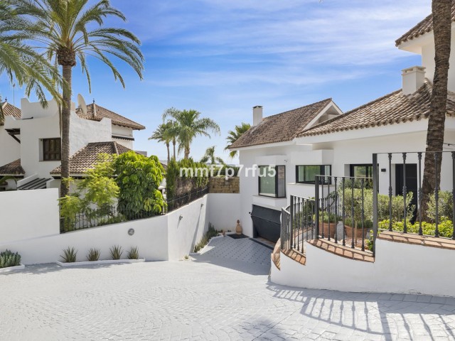 4 Bedrooms Villa in Marbella