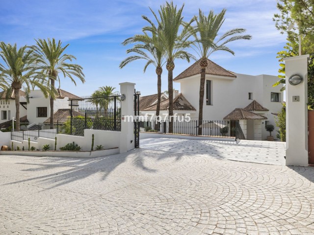 4 Bedrooms Villa in Marbella
