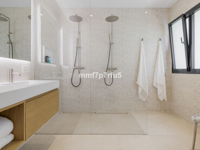 4 Bedrooms Villa in Marbella