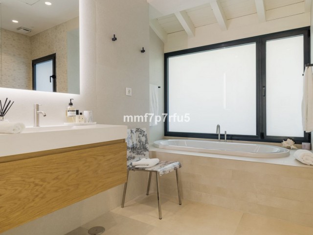 4 Bedrooms Villa in Marbella