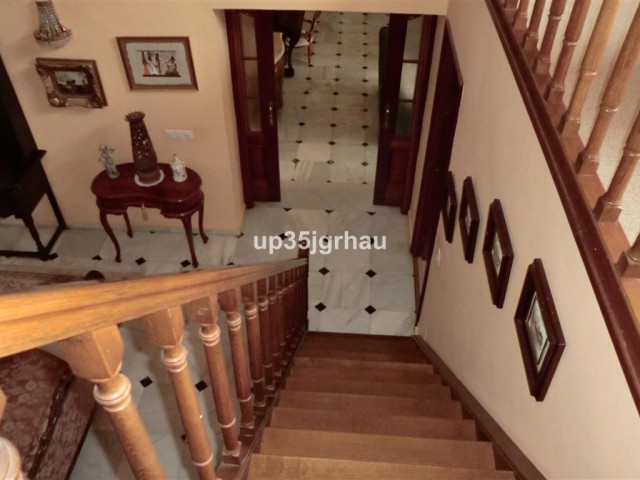 5 Bedrooms Villa in Estepona