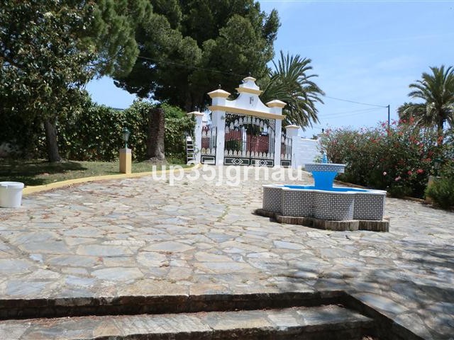 5 Bedrooms Villa in Estepona