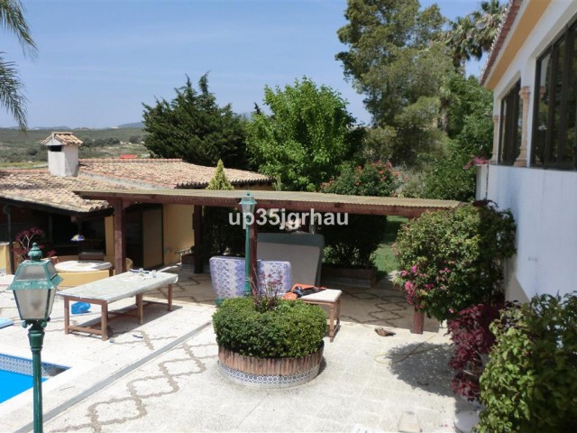 5 Soveroms Villa i Estepona