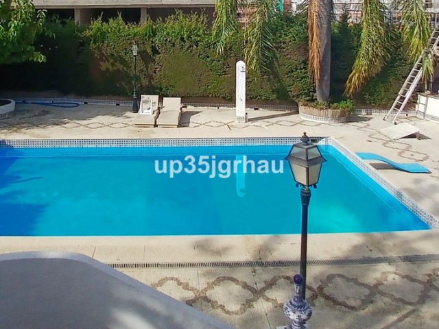 5 Soveroms Villa i Estepona