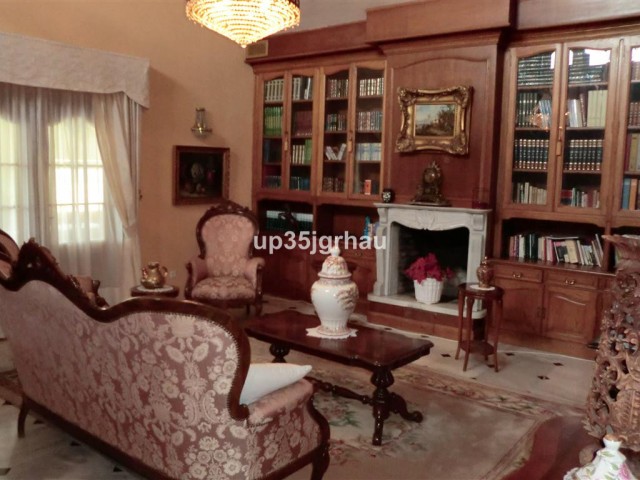 5 Soveroms Villa i Estepona