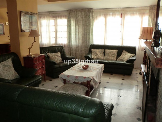 5 Soveroms Villa i Estepona