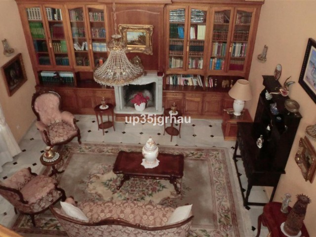 5 Soveroms Villa i Estepona