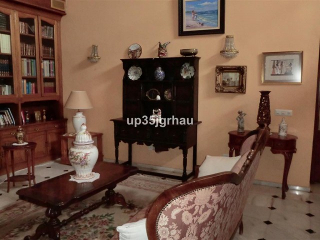 5 Soveroms Villa i Estepona