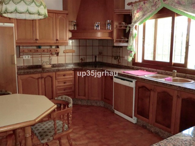 5 Soveroms Villa i Estepona