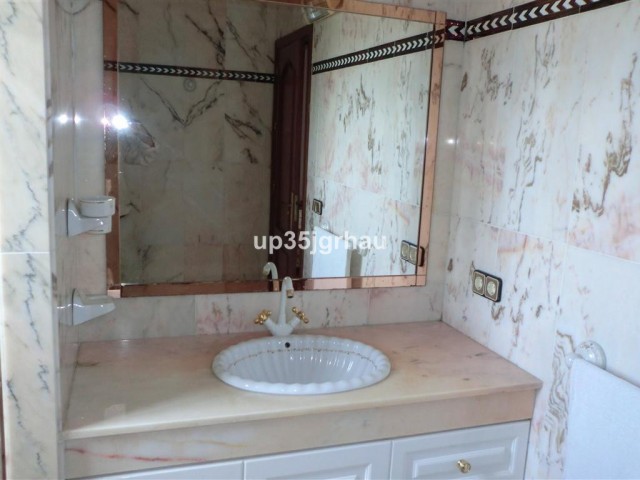 5 Soveroms Villa i Estepona