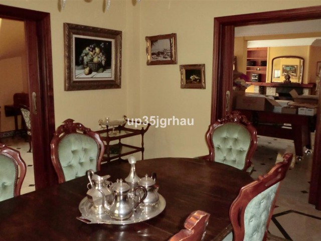 5 Soveroms Villa i Estepona