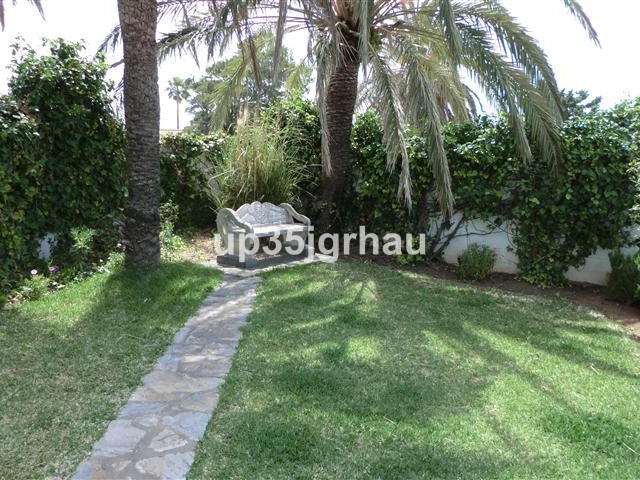 5 Soveroms Villa i Estepona