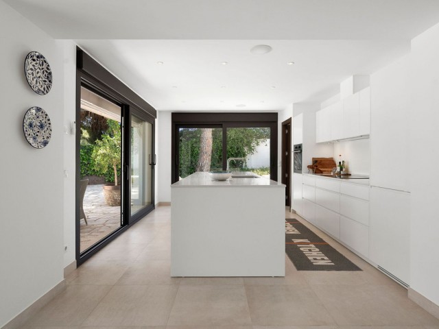 4 Schlafzimmer Villa in Nueva Andalucía