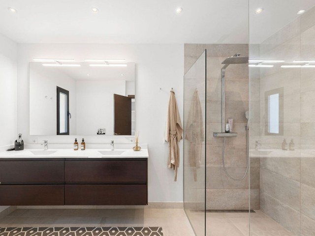 4 Schlafzimmer Villa in Nueva Andalucía