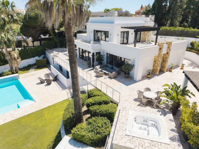 4 Bedrooms Villa in Nueva Andalucía