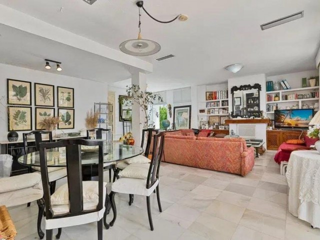 Villa avec 5 Chambres  à Nueva Andalucía