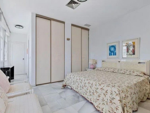 Villa avec 5 Chambres  à Nueva Andalucía