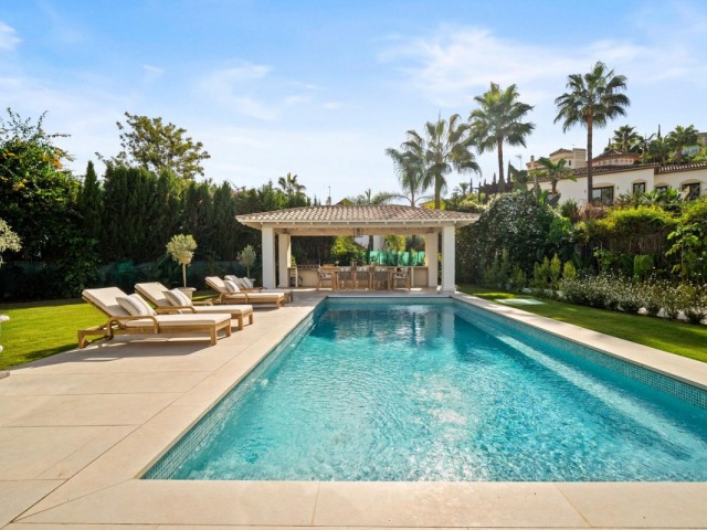 4 Bedrooms Villa in Benahavís