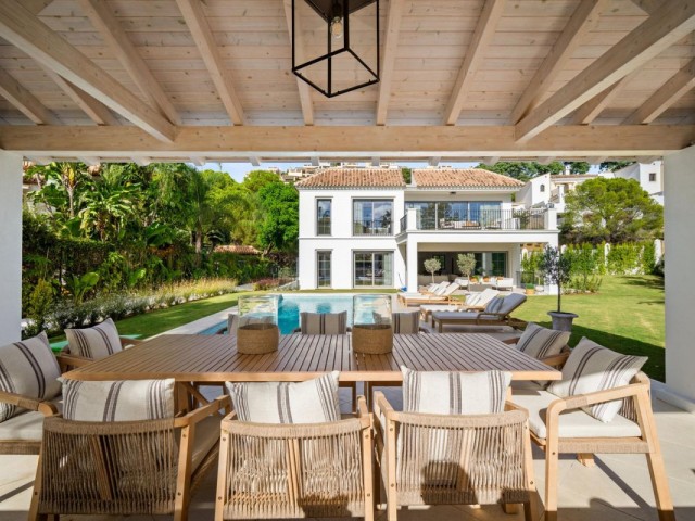 4 Bedrooms Villa in Benahavís