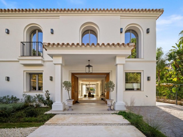 4 Bedrooms Villa in Benahavís